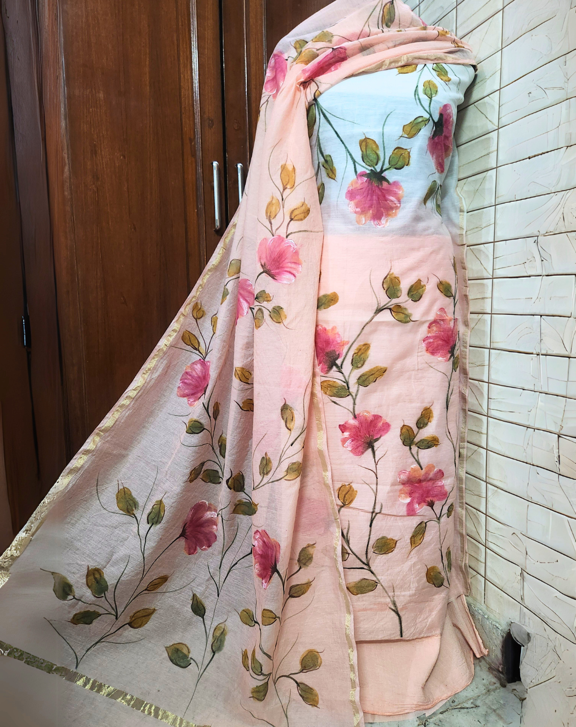 luxury-hand-painted-chanderi-kurta-set-with-plain-cotton-bottom-dupatta