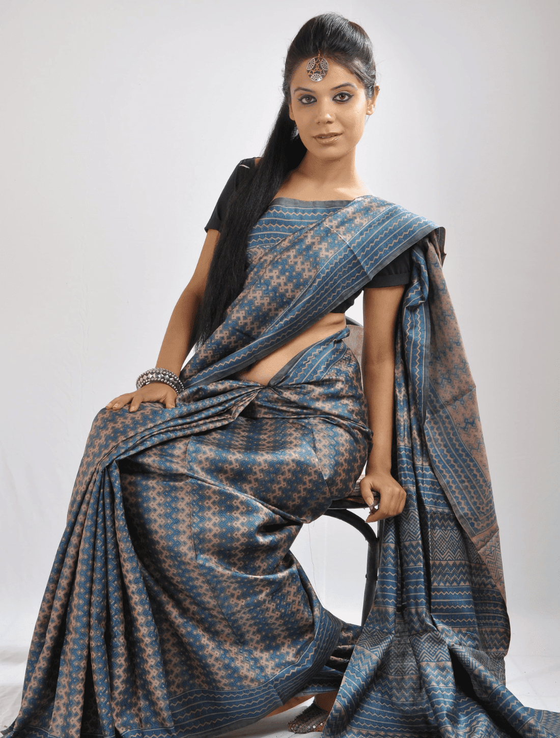 Versatile Tussar Silk Saree with Elegant Blouse Fabric