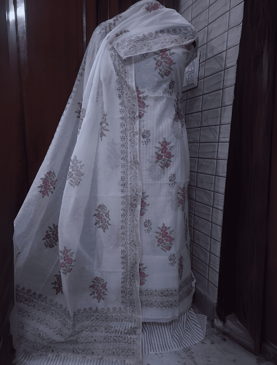 Stylish Chanderi Kurta with Complementary Cotton Bottom and Chanderi Dupatta